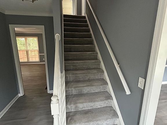 3rd image of 1806 Yorkshire Dr