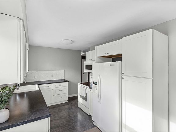 2nd image of 2405 E 40th St