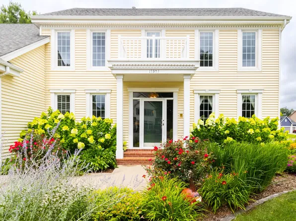 13303 Rocklyn Dr, Urbandale, IA 50323