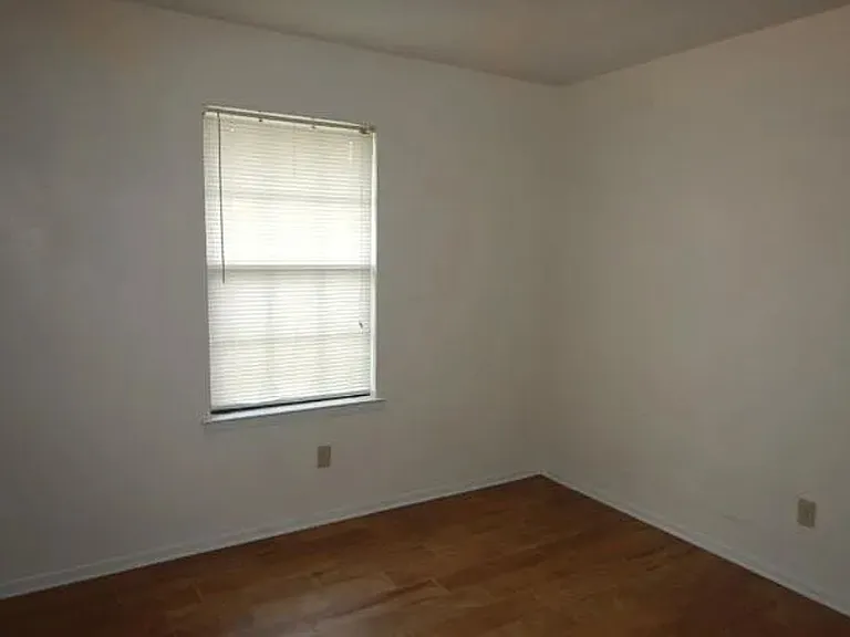 2114 Hollyhill Rd #1 — Photo 5