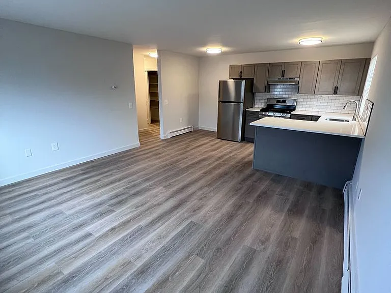 220 4th Ave — Photo 5