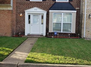 959 Smoke Tree Ln, Virginia Beach, VA 23452