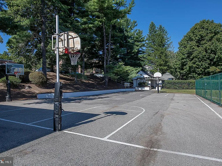 1750 Oakwood Ter #16C — Photo 34