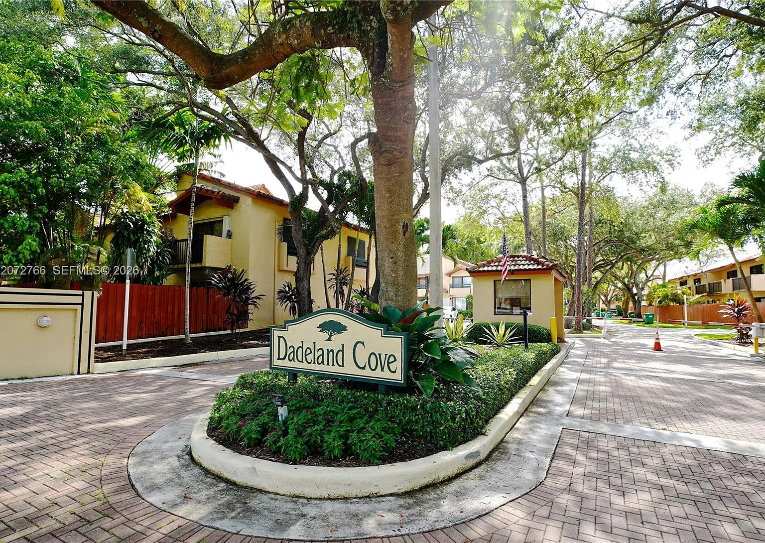 Dadeland Cove Sec 2 — Photo 1