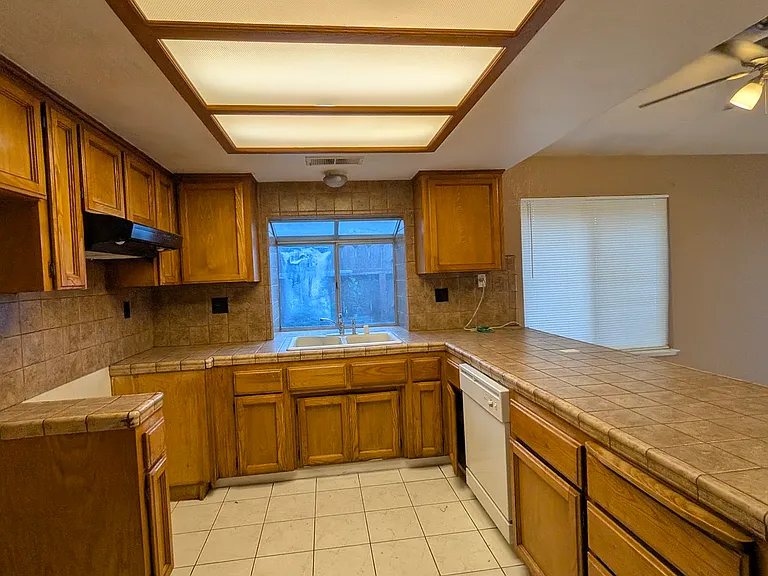 705 Marin Ave — Photo 6