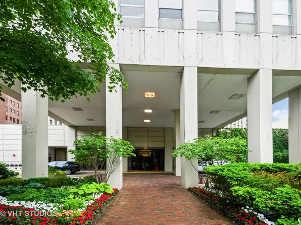 2626 N Lakeview Ave APT 801, Chicago, IL 60614