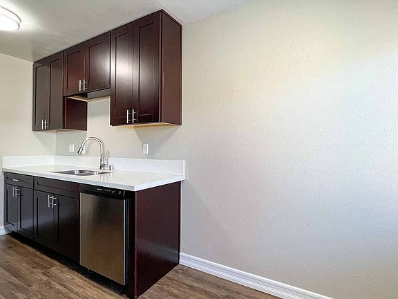 4th image of 4060 Euclid Ave #18