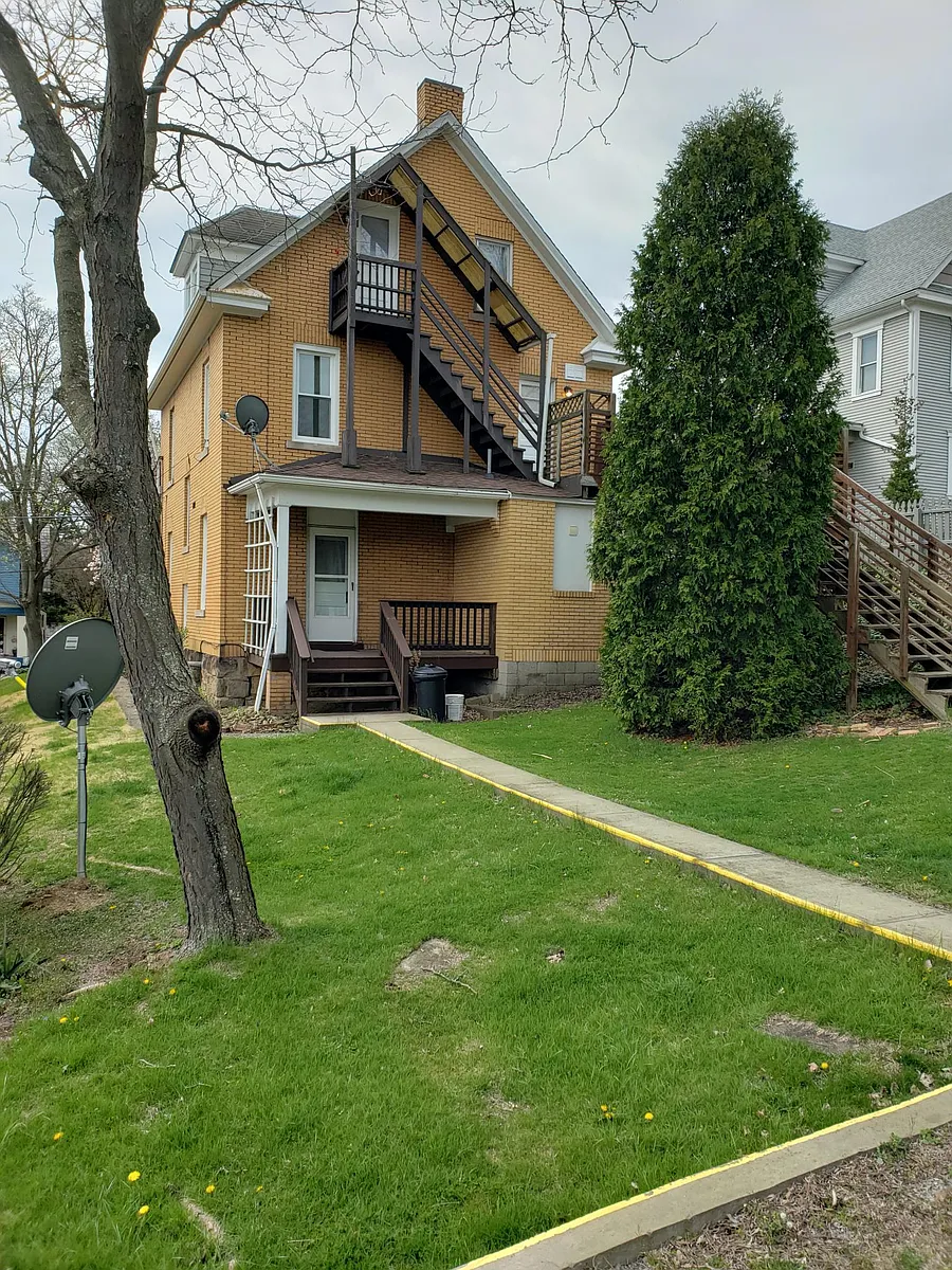 Building Photo - 557 4th St #3