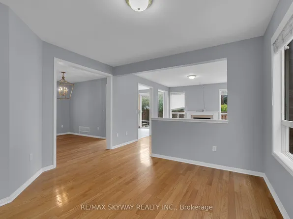 16 Raccoon St, Brampton, ON L6S 6L8