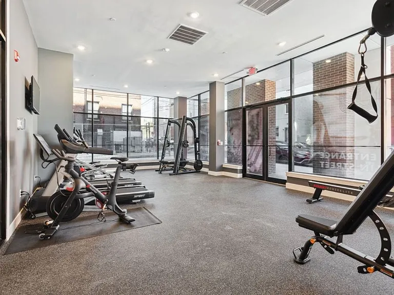 722 W Thompson St #207 — Photo 15