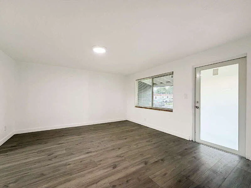 2 bed, 1.0 bath, 988 sqft, $2,500 — Photo 3
