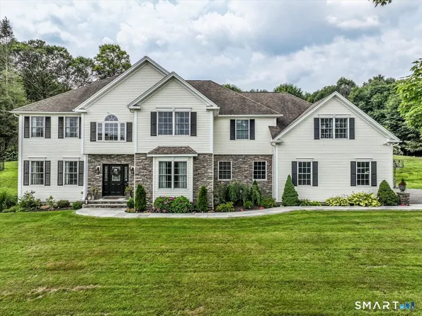 55 Country Woods Lane, Southbury, CT 06488