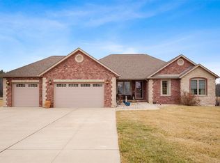 8608 Henke Ct, Waterloo, IL 62298