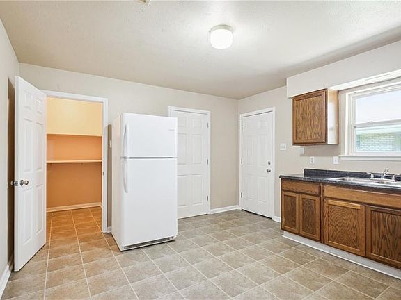 4th image of 2617-19 Dawson St