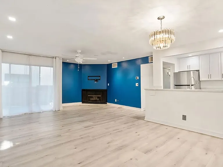 355 S Madison Ave #124 — Photo 7