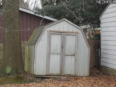 3rd image of 1061 S Diamond St