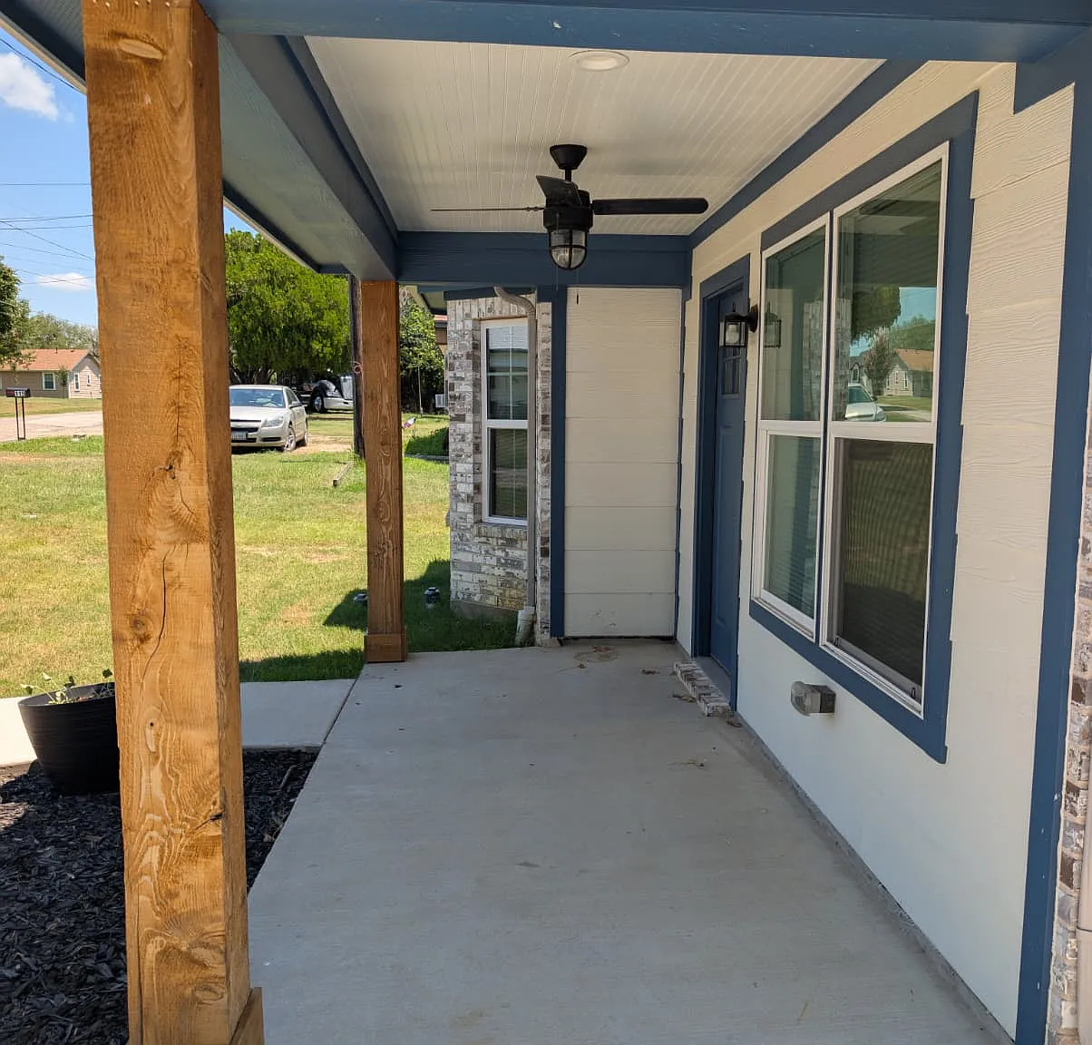 113 E Pecan St — Photo 1