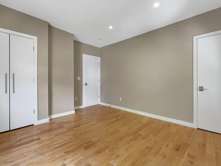 115 W Englewood Ave — Photo 18