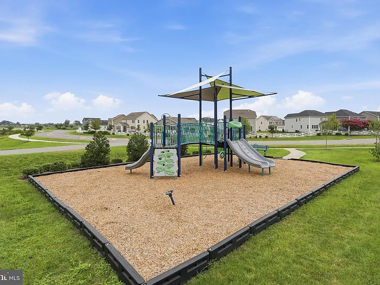 10302 Spotswood Dr — Photo 52