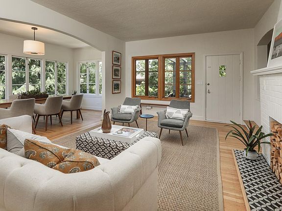 4th image of 171 Lakeview Way