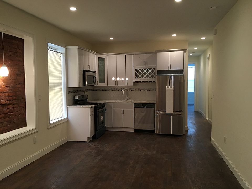 2nd image of 220AA Montauk Ave