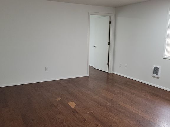 4th image of 21800 SE Alder Dr APT 6