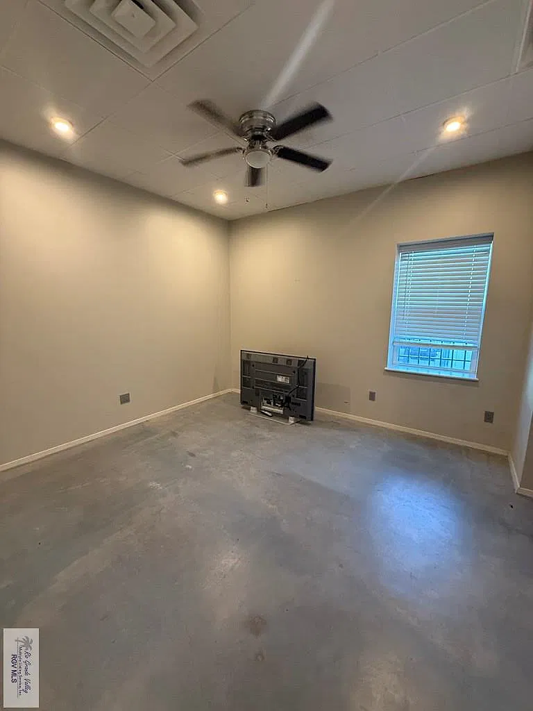 1 bed, 1.0 bath, 702 sqft, $1,150 — Photo 2