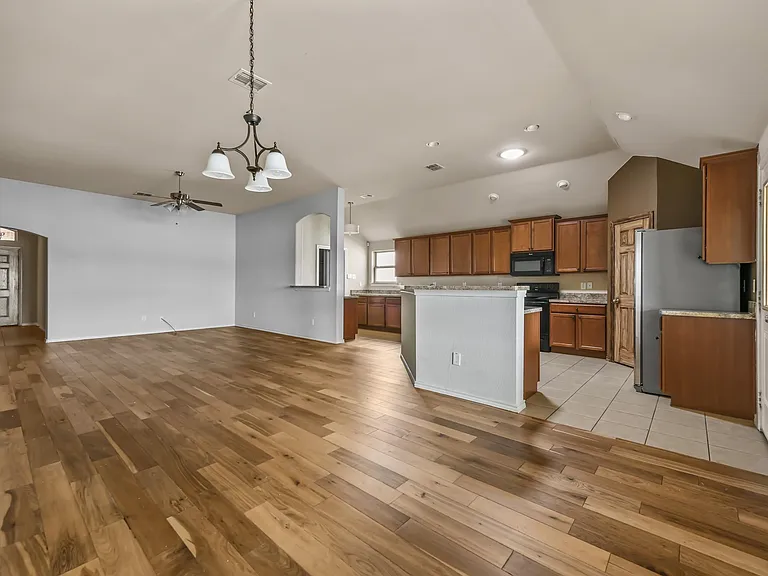 5533 Grenada Dr — Photo 8