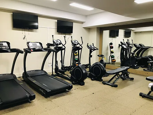 Rented by Manhattan Management LLC | media 9