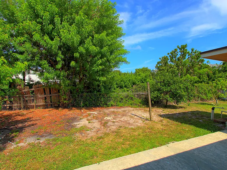 1045 Miami Blvd #A — Photo 22
