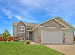 2768 Heritage Dr, Minot, ND 58703