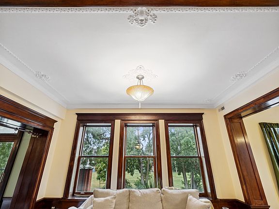 5th image of 3733 S Lake Park Ave APT 2N