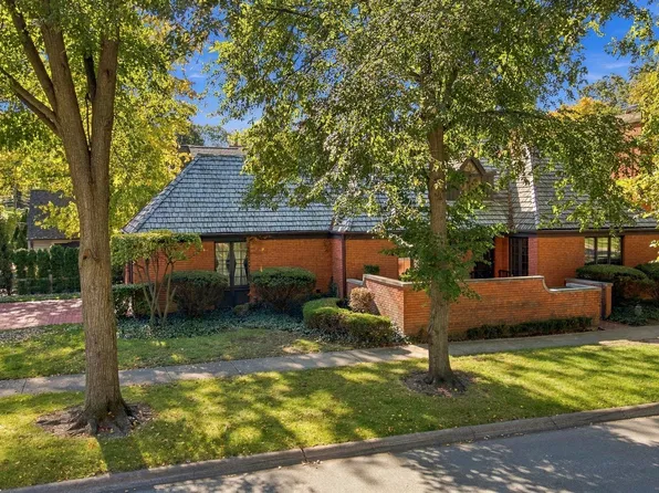 1821 Arthur St, Park Ridge, IL 60068