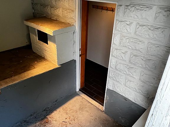 3rd image of 235 Circle Ave