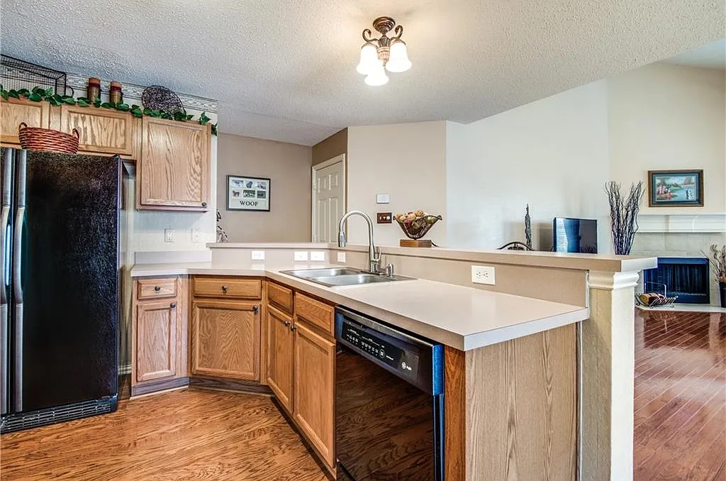 3 bed, 1743 sqft, $2,100 — Photo 3