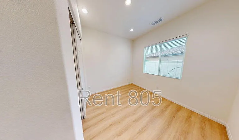 525 Eureka Dr — Photo 6