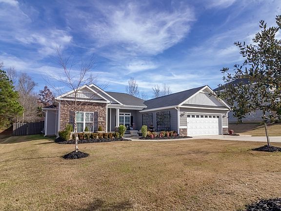 2nd image of 711 Oakwood Ct