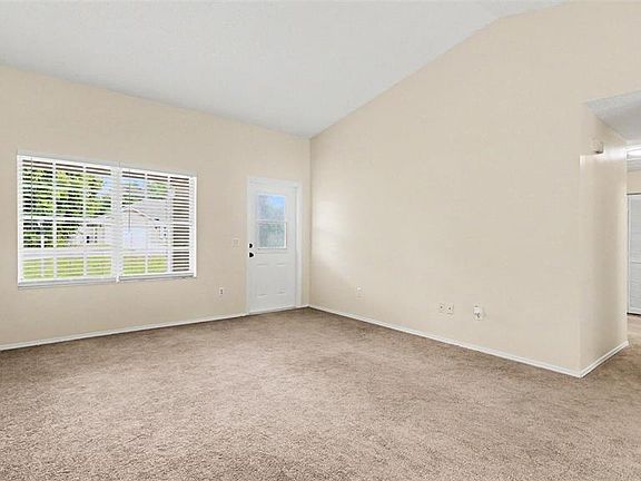 2nd image of 206 Oak Cir