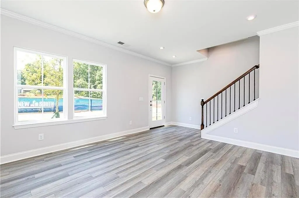 3 bed, 3.5 bath, 2000 sqft, $2,300 — Photo 3
