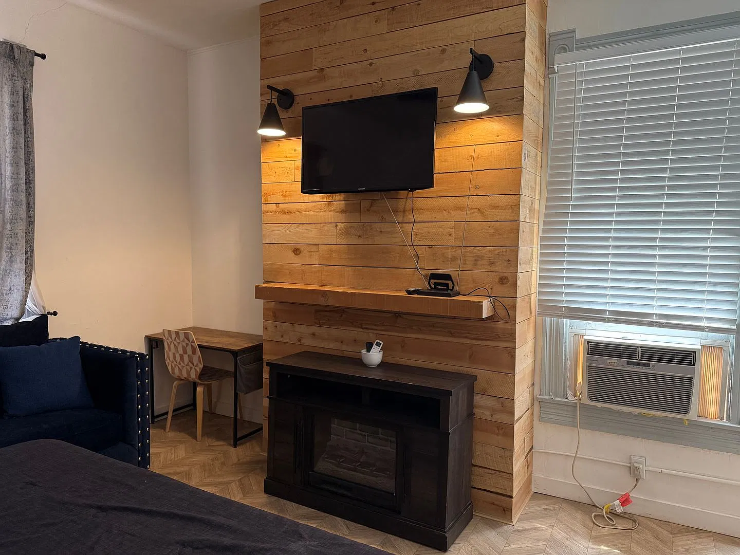 Central Location Beautiful Remodel apartments complex — Photo 3