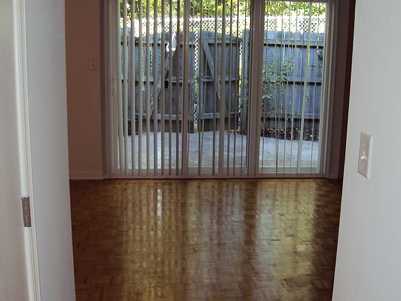 5th image of 160 Yeardley Dr APT 12