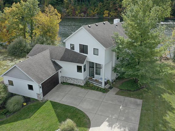 3rd image of 586 Swan River Dr