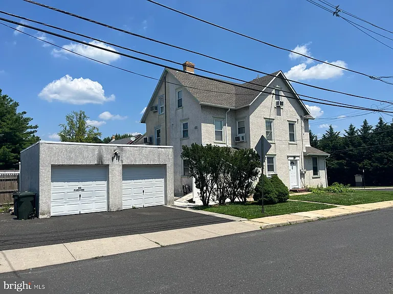 1202 Huntingdon Rd — Photo 1