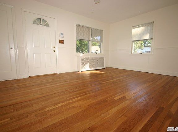 3rd image of 7 Francine Dr N