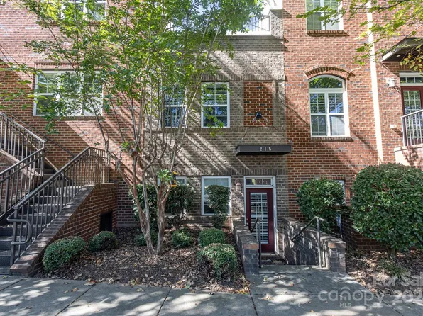215 Harbour Place Dr, Davidson, NC 28036