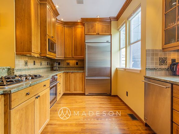 4th image of 619 Federal Ave E #B