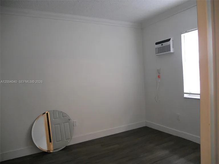 1043 NW 2nd St #9 — Photo 7