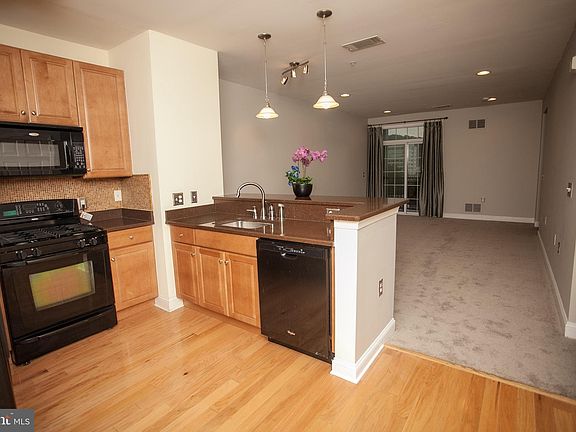 3rd image of 200 W Elm St Suite 1318