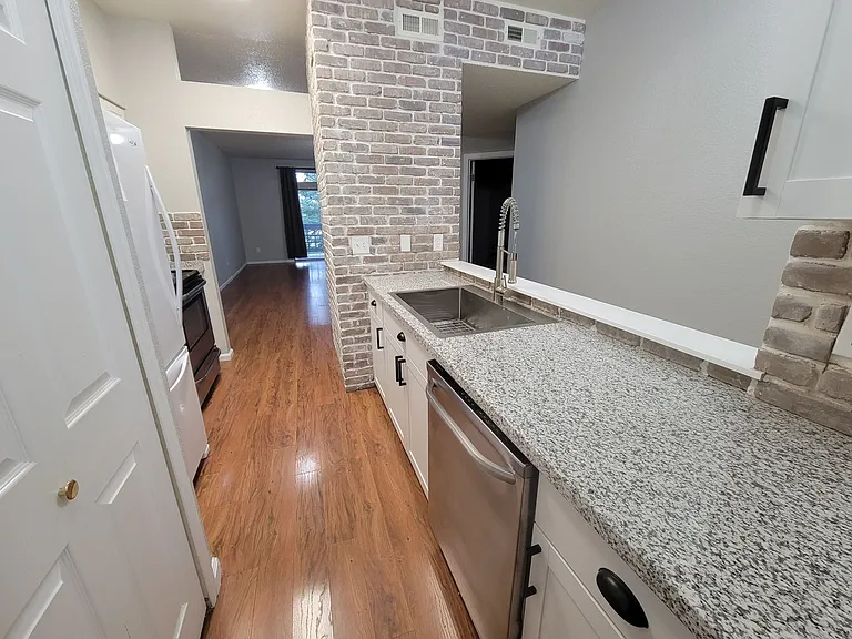 7438 Singing Hills Dr — Photo 10