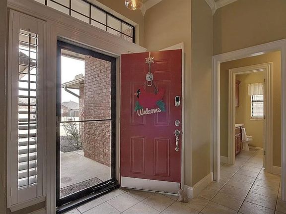 4th image of 4816 Montrose Dr